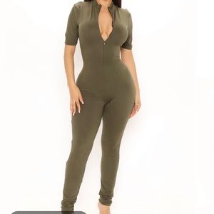 BRAND NEW Green jumpsuit Xsmall